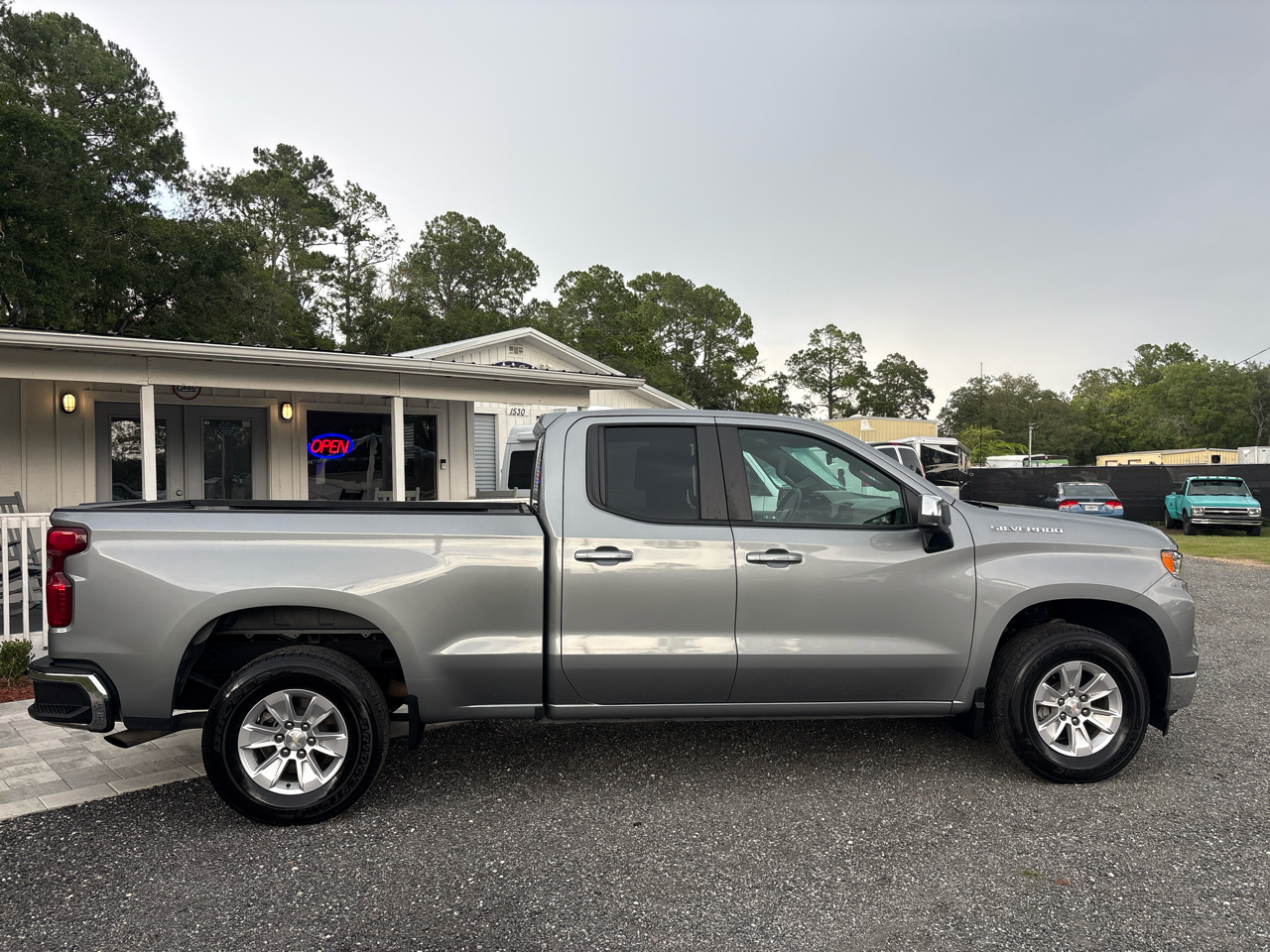 Chevrolet Silverado 1500 2WD Double Cab 147" LT 2024