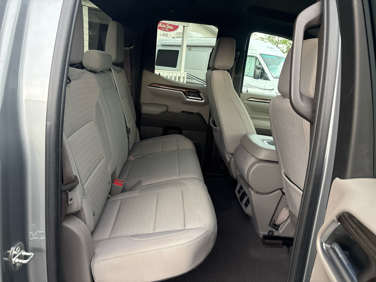 Chevrolet Silverado 1500 2WD Double Cab 147" LT 2024