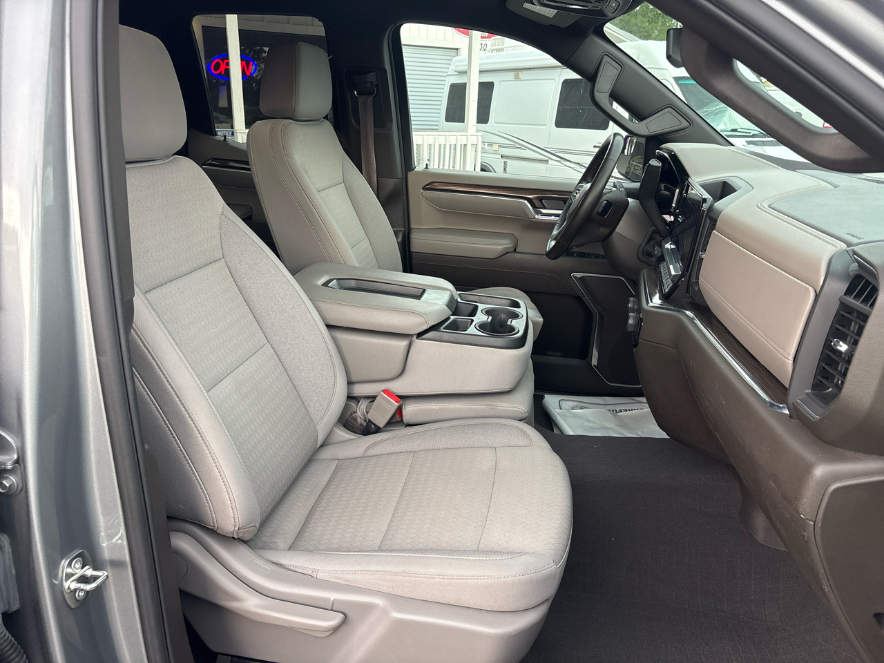 Chevrolet Silverado 1500 2WD Double Cab 147" LT 2024