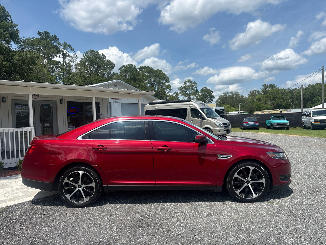 Ford Taurus 4dr Sdn SEL FWD 2015