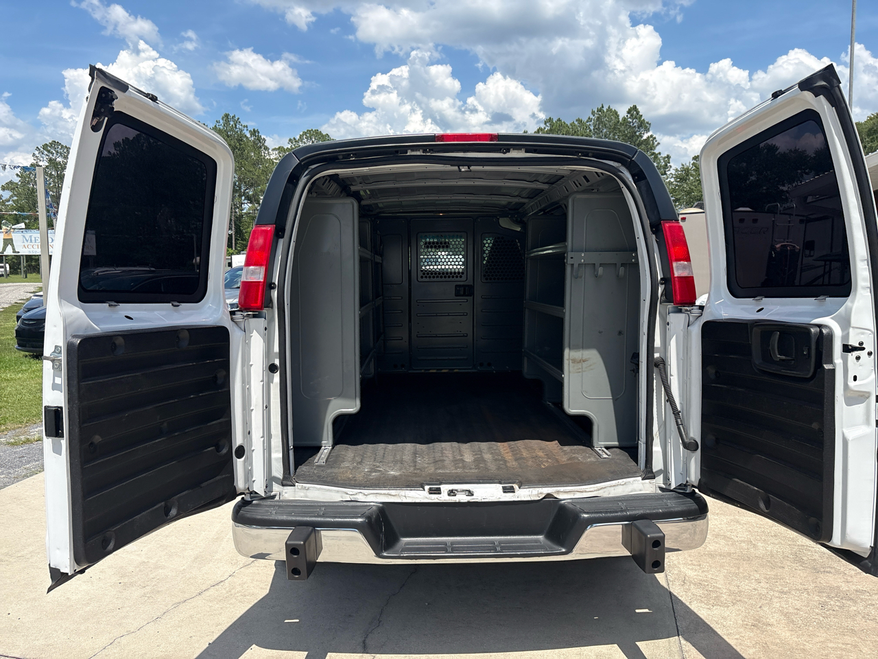 GMC Savana Cargo Van RWD 2500 135" 2021