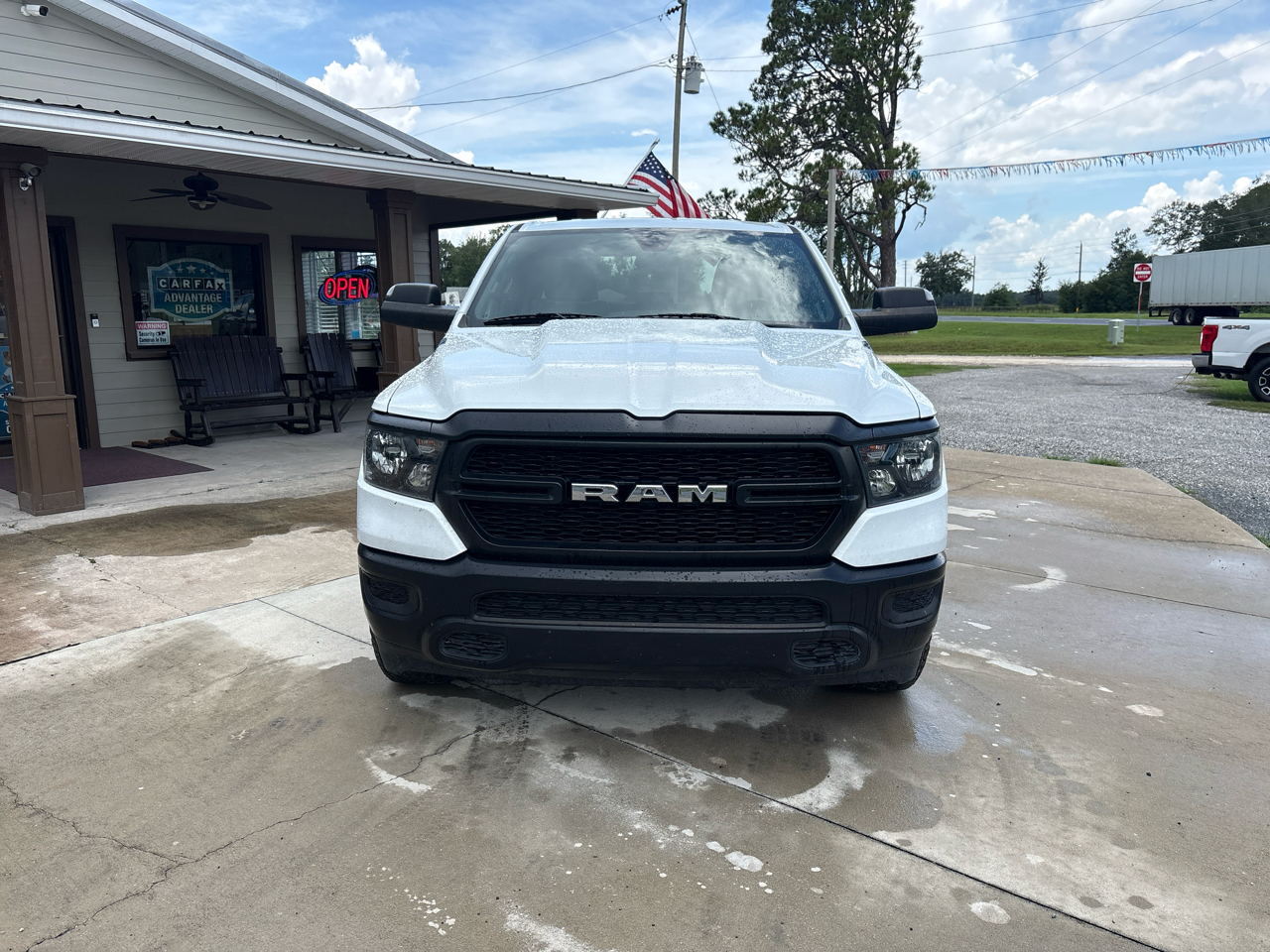 RAM 1500 Tradesman 4x2 Quad Cab 6'4" Box 2023
