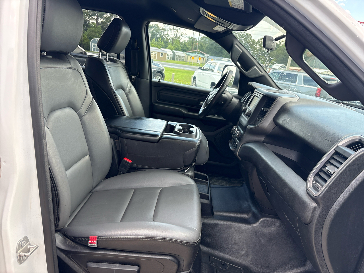 RAM 1500 Tradesman 4x2 Quad Cab 6'4" Box 2023