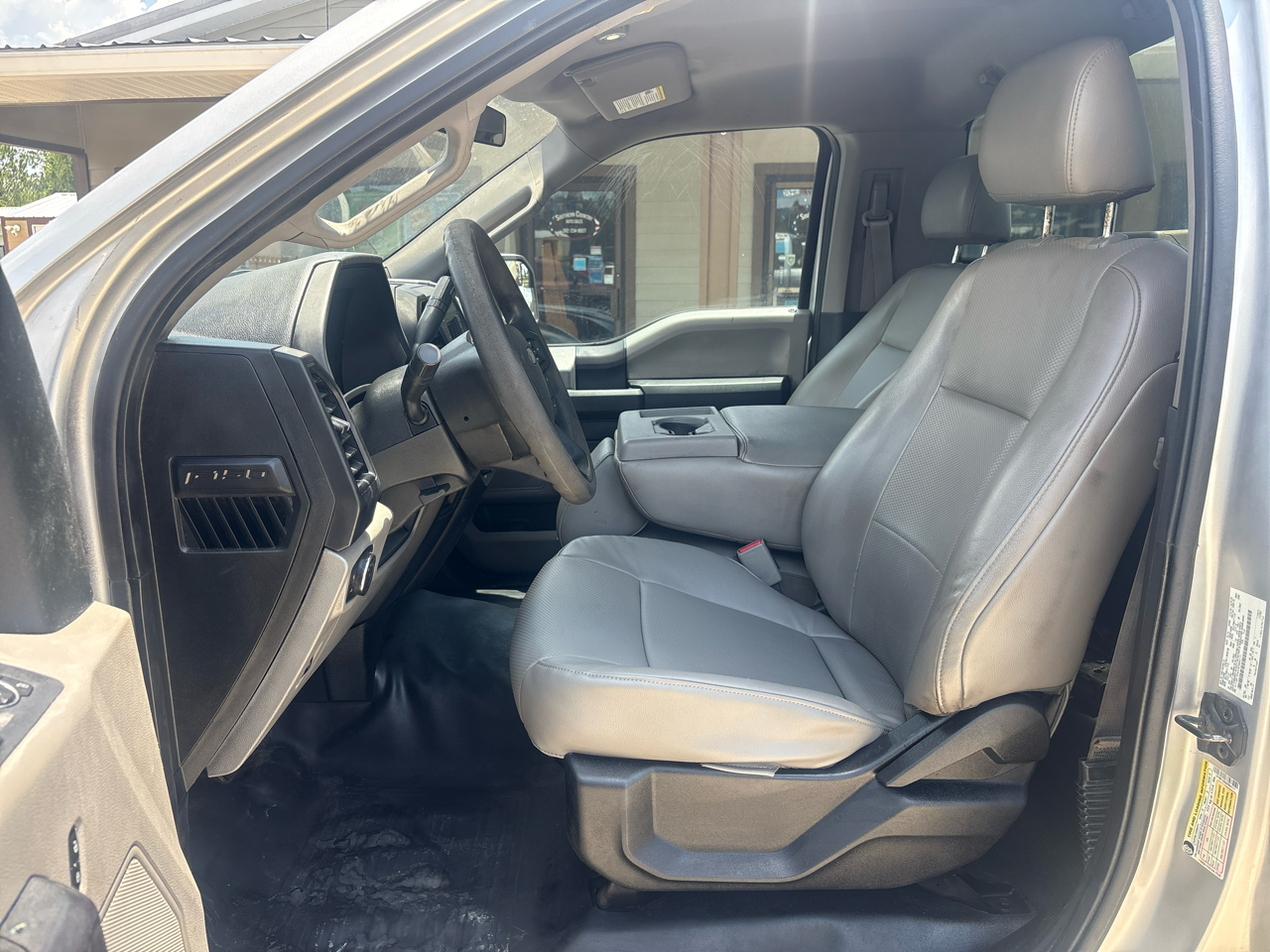 Ford F-150 4WD Reg Cab 141" XLT 2016