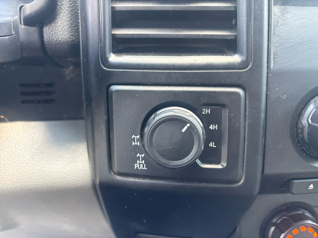 Ford F-150 4WD Reg Cab 141" XLT 2016