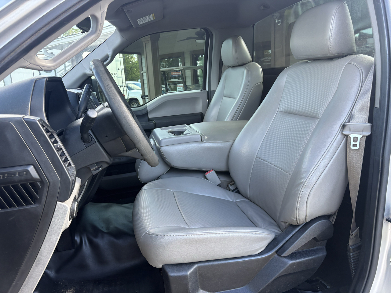 Ford F-150 4WD Reg Cab 141" XLT 2016