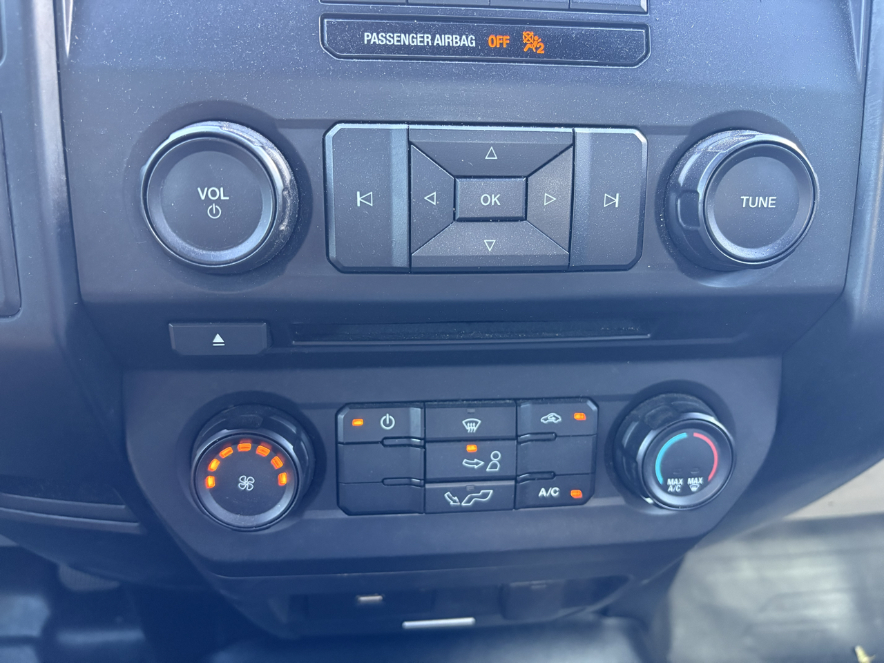 Ford F-150 4WD Reg Cab 141" XLT 2016