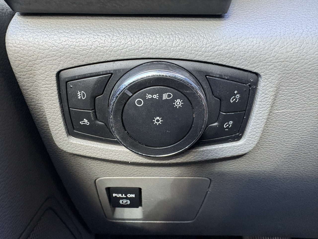 Ford F-150 4WD Reg Cab 141" XLT 2016