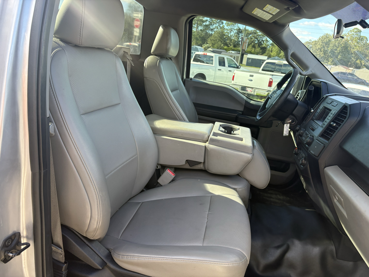 Ford F-150 4WD Reg Cab 141" XLT 2016