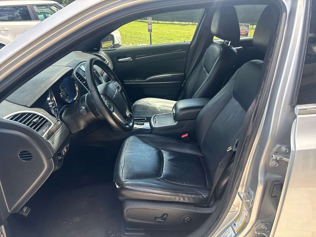 Chrysler 300 4dr Sdn Limited RWD 2011