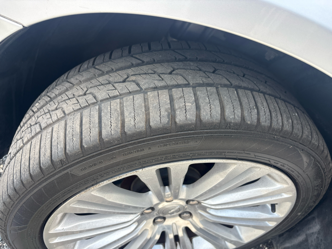 Chrysler 300 4dr Sdn Limited RWD 2011