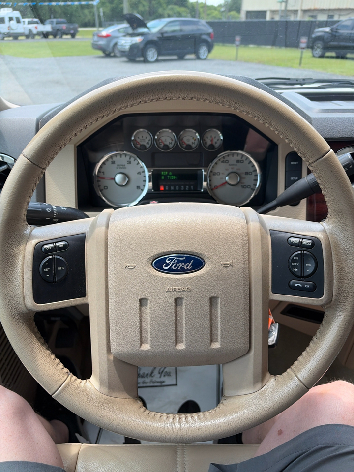 Ford Super Duty F-250 SRW 2WD Crew Cab 156" Lariat 2010