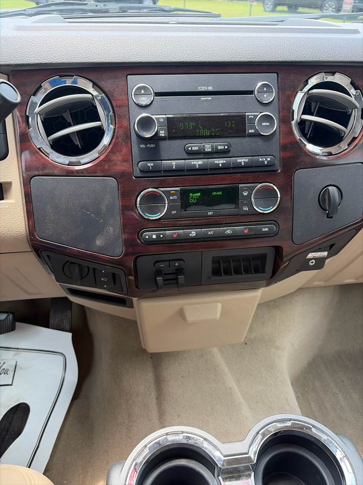 Ford Super Duty F-250 SRW 2WD Crew Cab 156" Lariat 2010