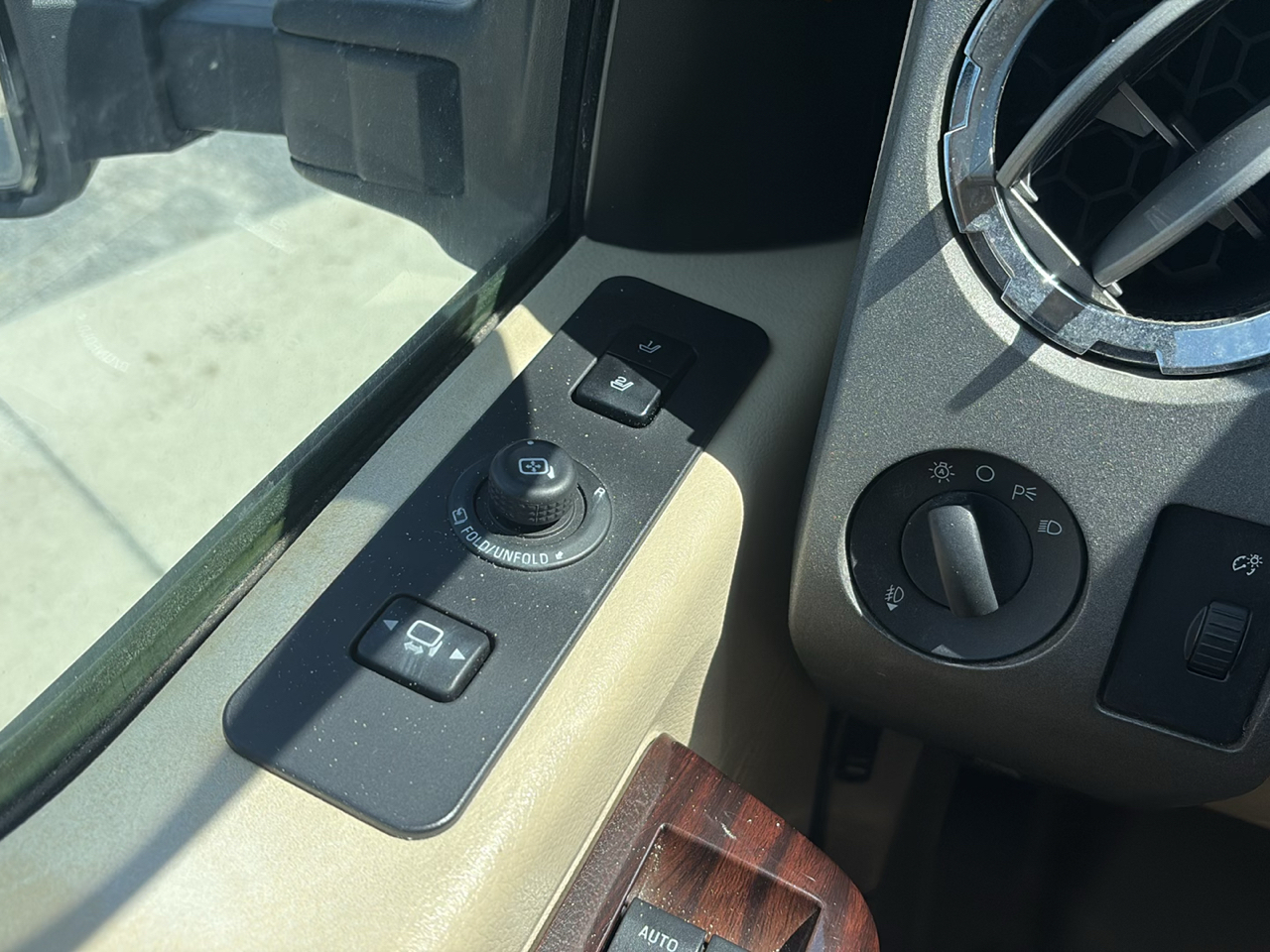 Ford Super Duty F-250 SRW 2WD Crew Cab 156" Lariat 2010
