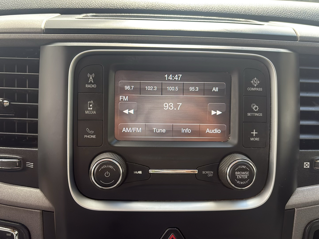 RAM 1500 Classic Tradesman 4x2 Quad Cab 6'4" Box 2023