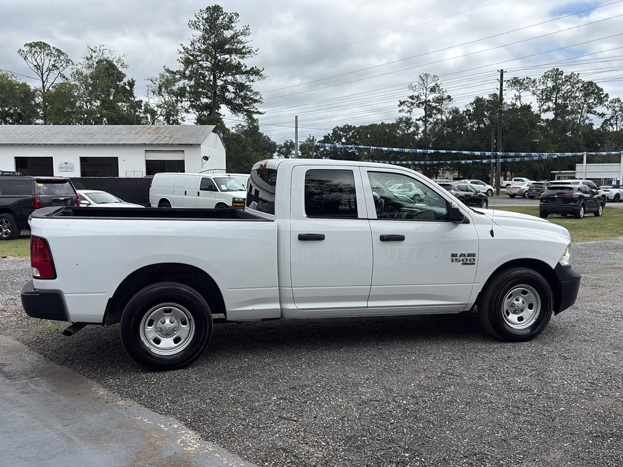 RAM 1500 Classic Tradesman 4x2 Quad Cab 6'4" Box 2023