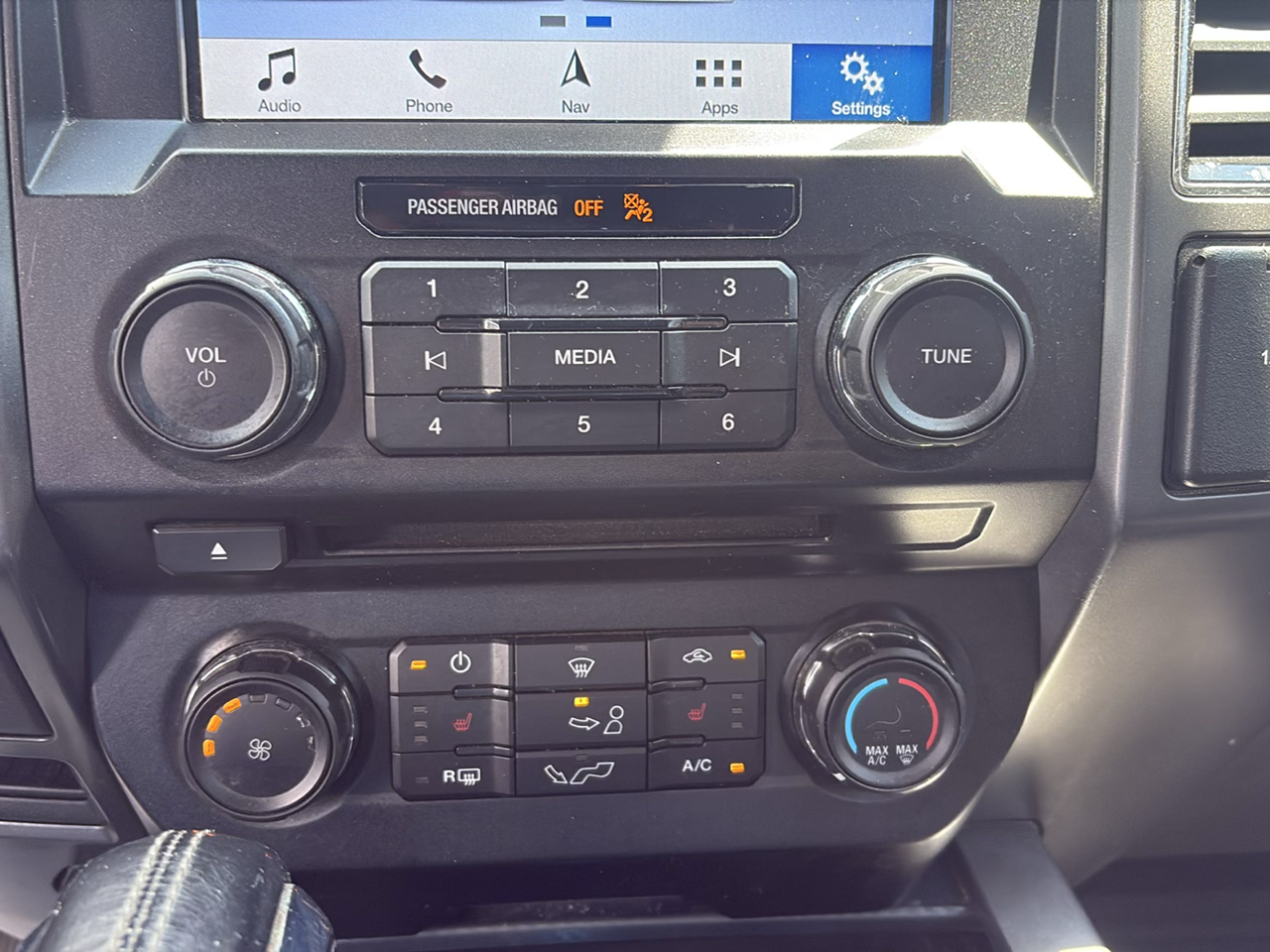 Ford F-150 4WD SuperCrew 145" XLT 2018