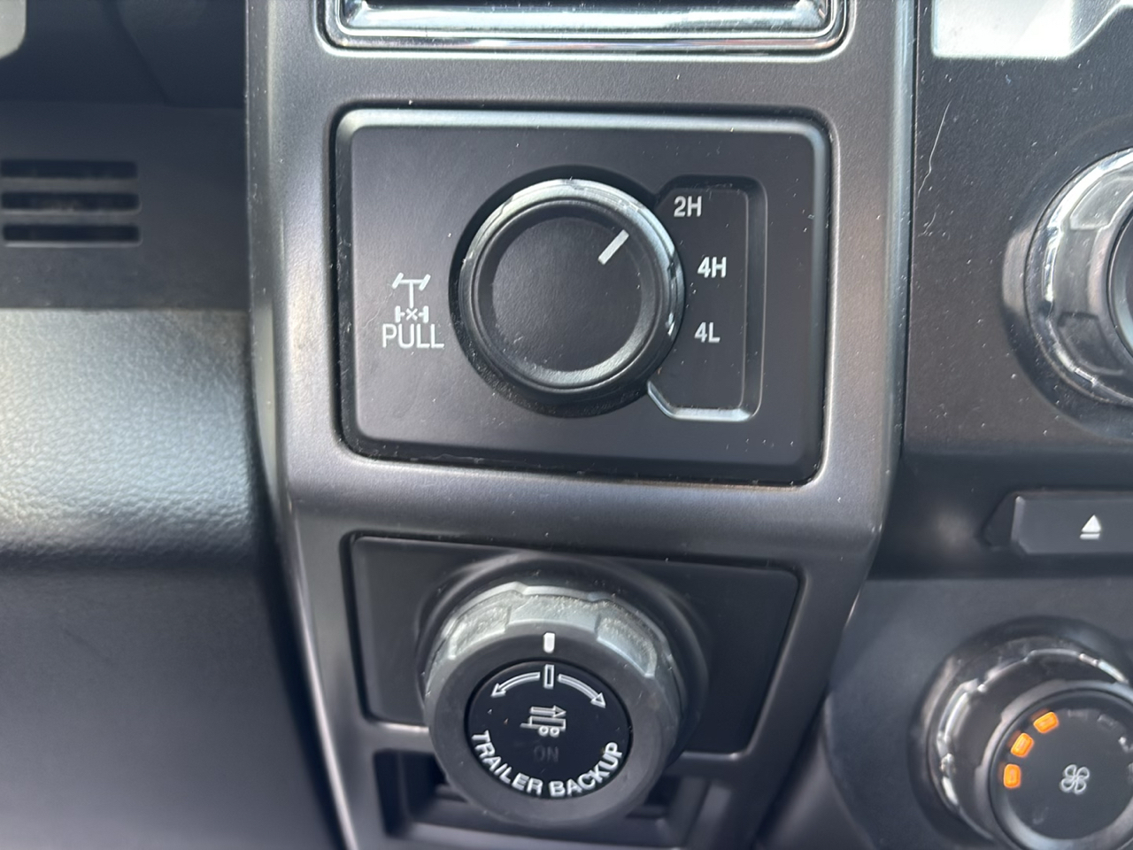 Ford F-150 4WD SuperCrew 145" XLT 2018
