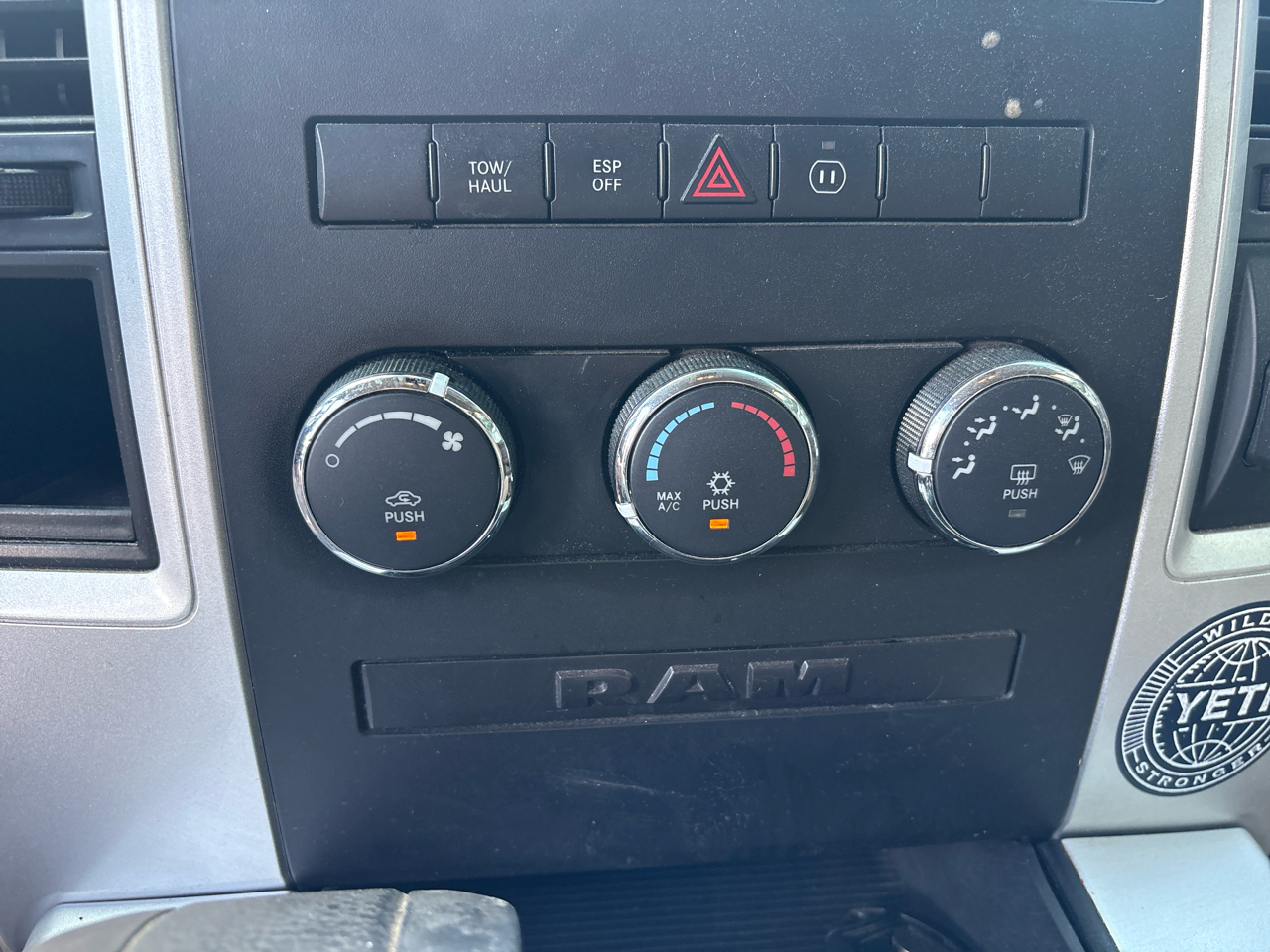 Dodge Ram 1500 2WD Crew Cab 140.5" SLT 2009