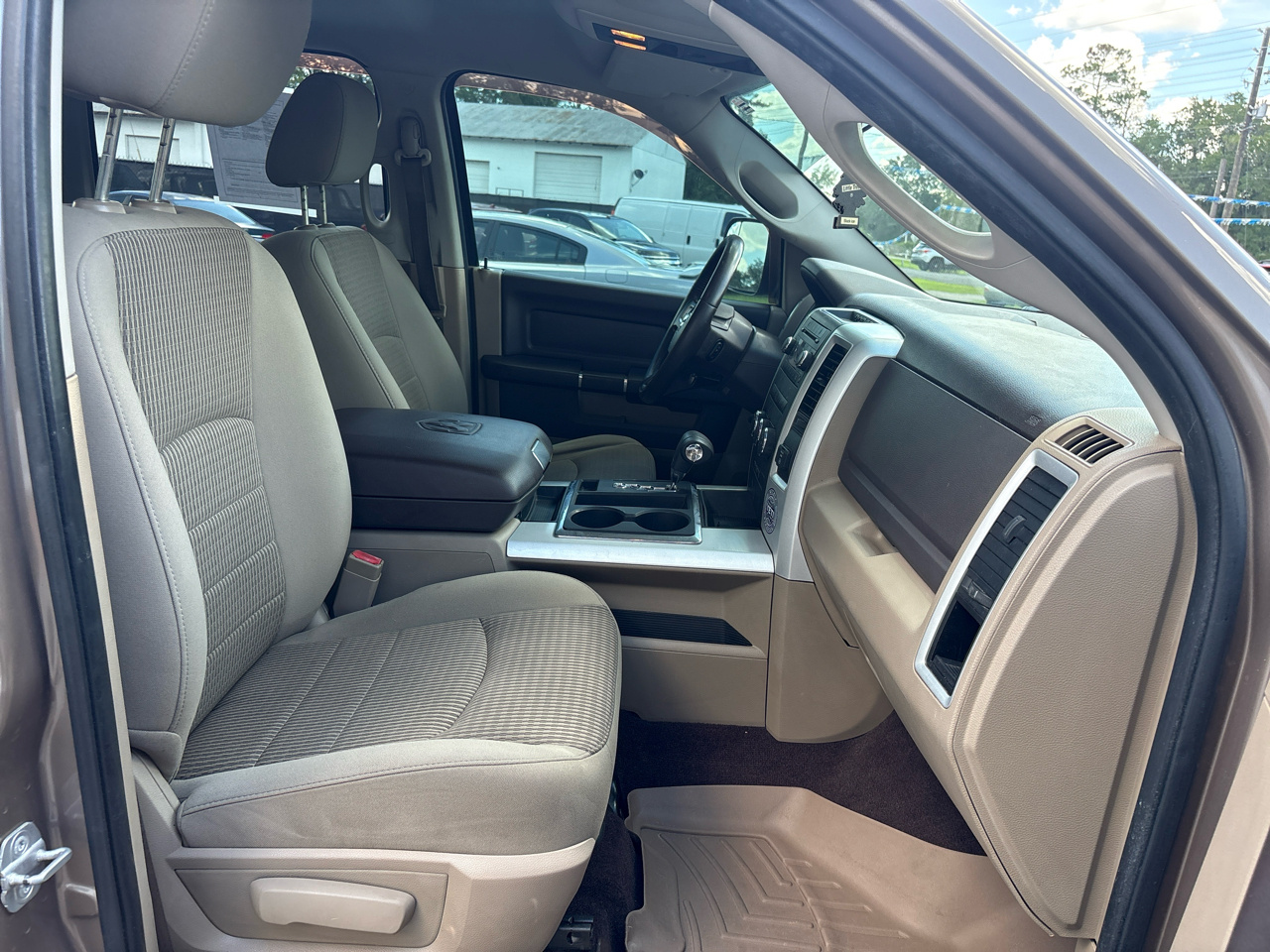 Dodge Ram 1500 2WD Crew Cab 140.5" SLT 2009