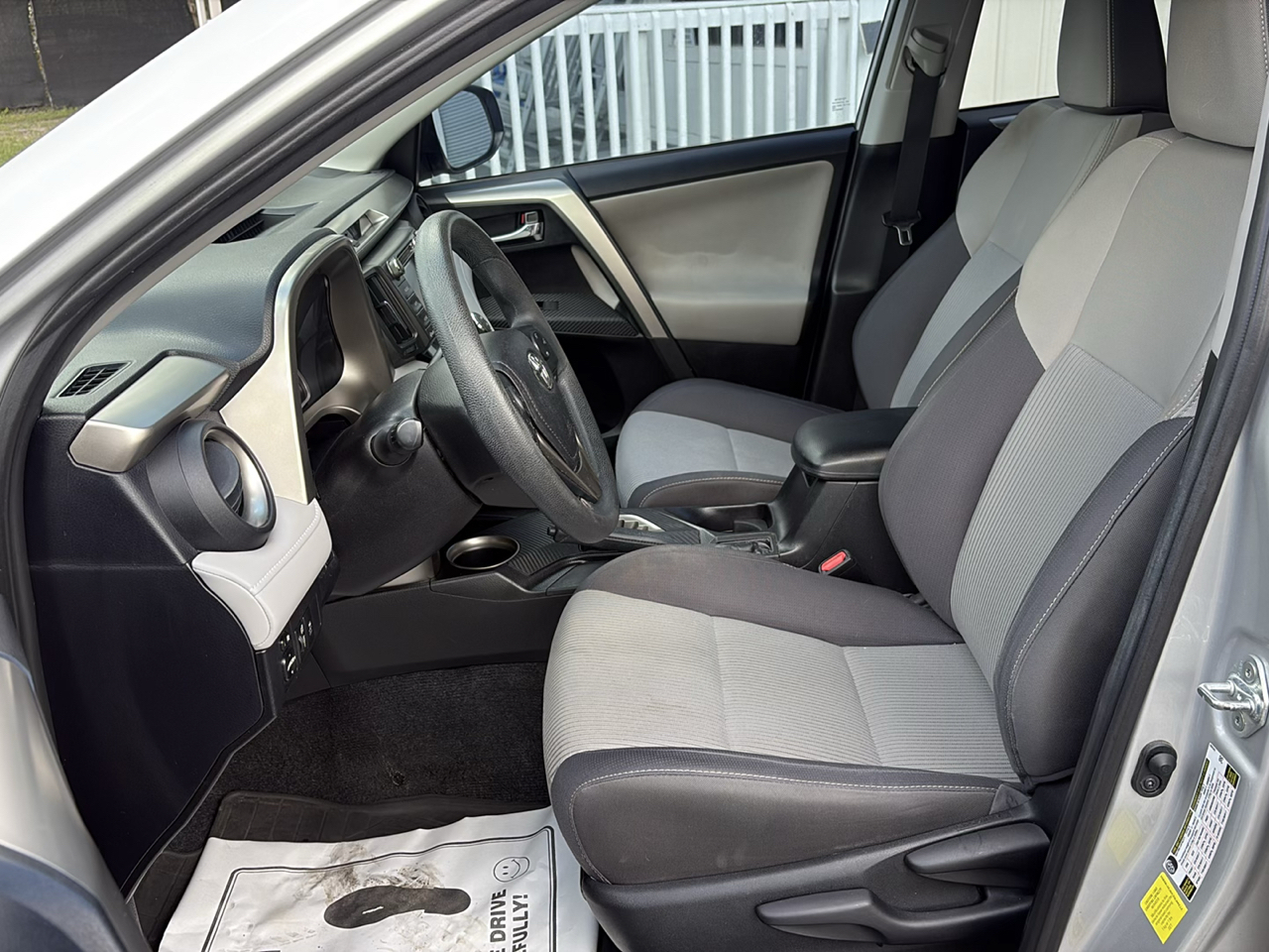 Toyota RAV4 FWD 4dr XLE (Natl) 2015