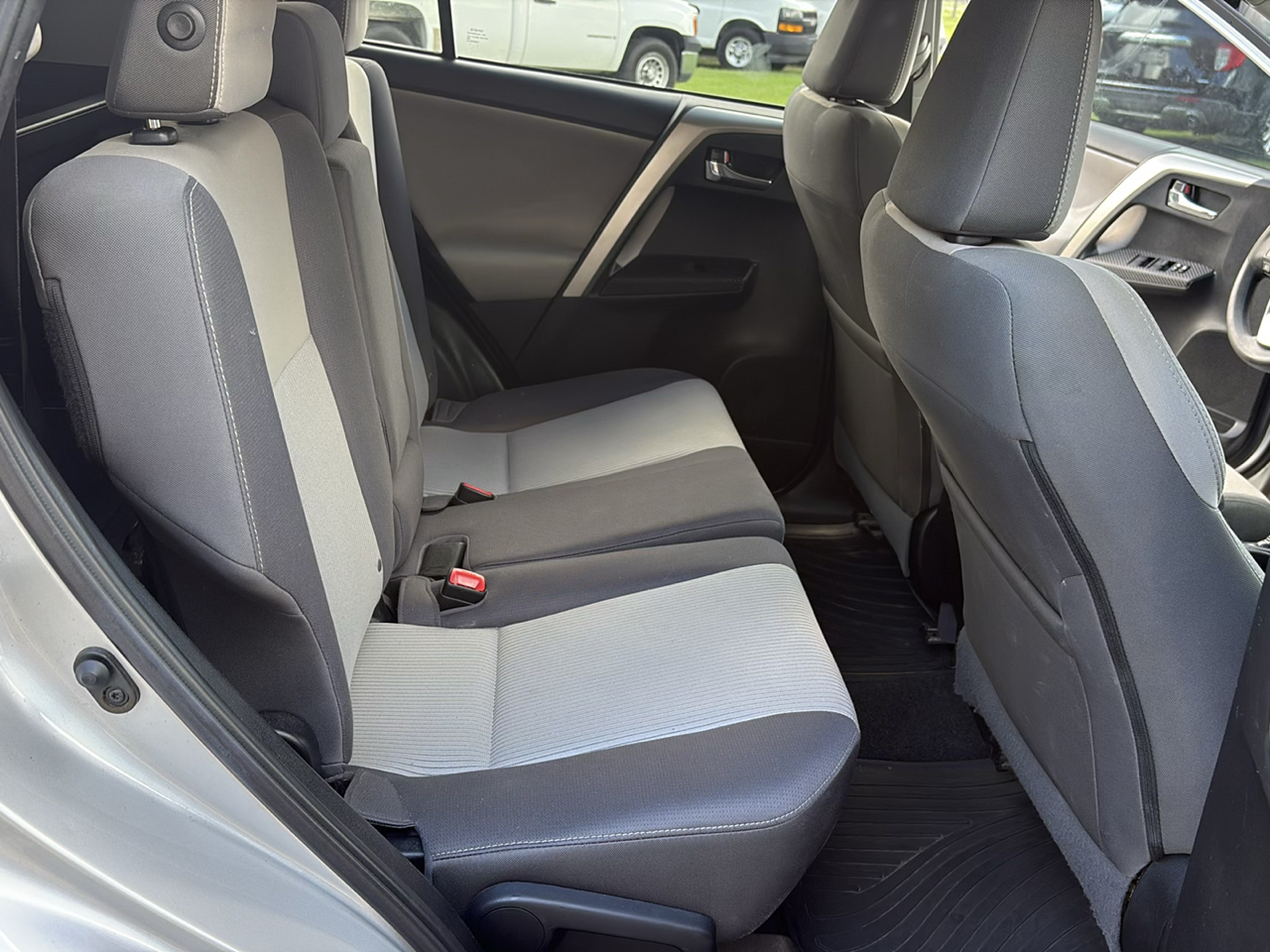 Toyota RAV4 FWD 4dr XLE (Natl) 2015