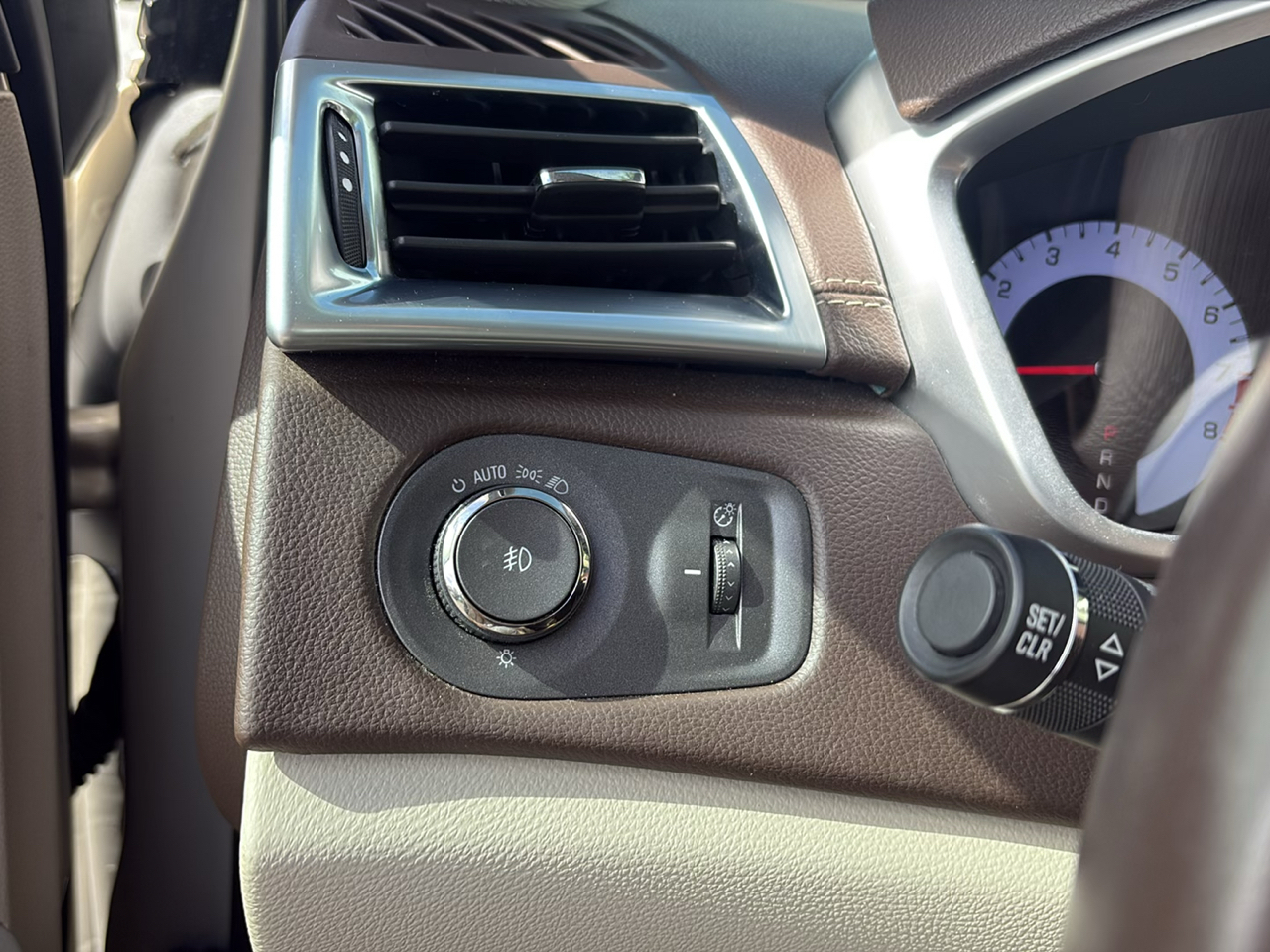 Cadillac SRX FWD 4dr Performance Collection 2011