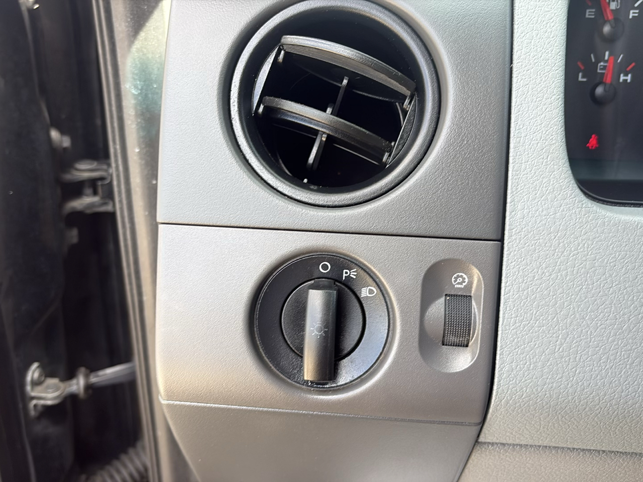 Ford F-150 Reg Cab Flareside 126" STX 2005