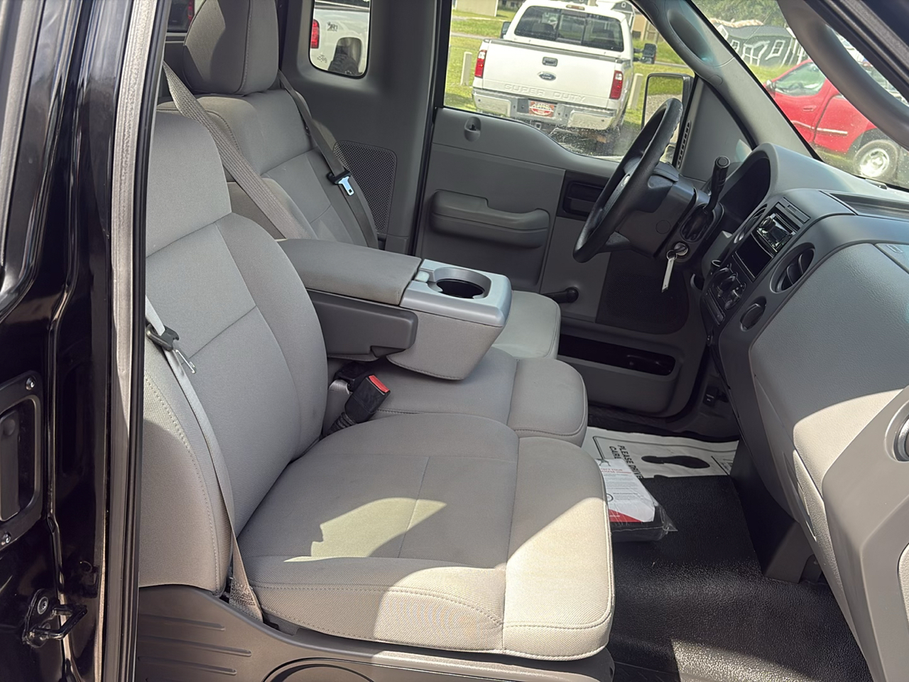 Ford F-150 Reg Cab Flareside 126" STX 2005
