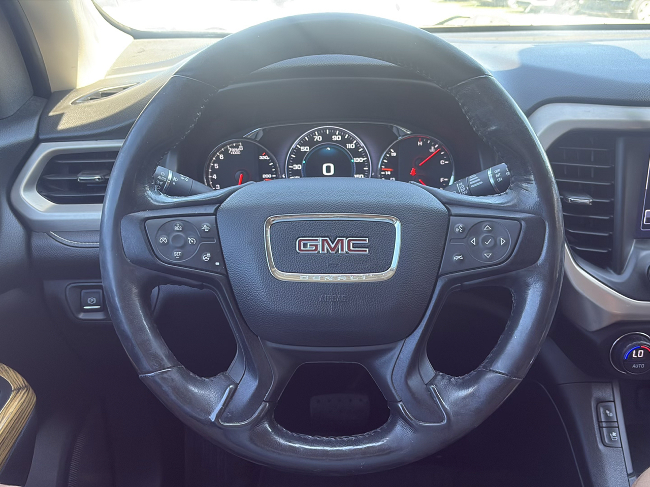 GMC Acadia FWD 4dr Denali 2017
