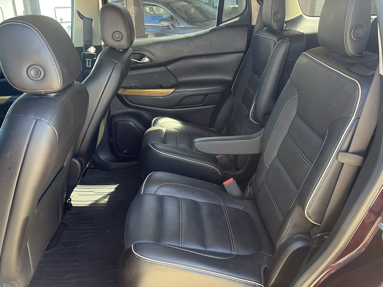 GMC Acadia FWD 4dr Denali 2017
