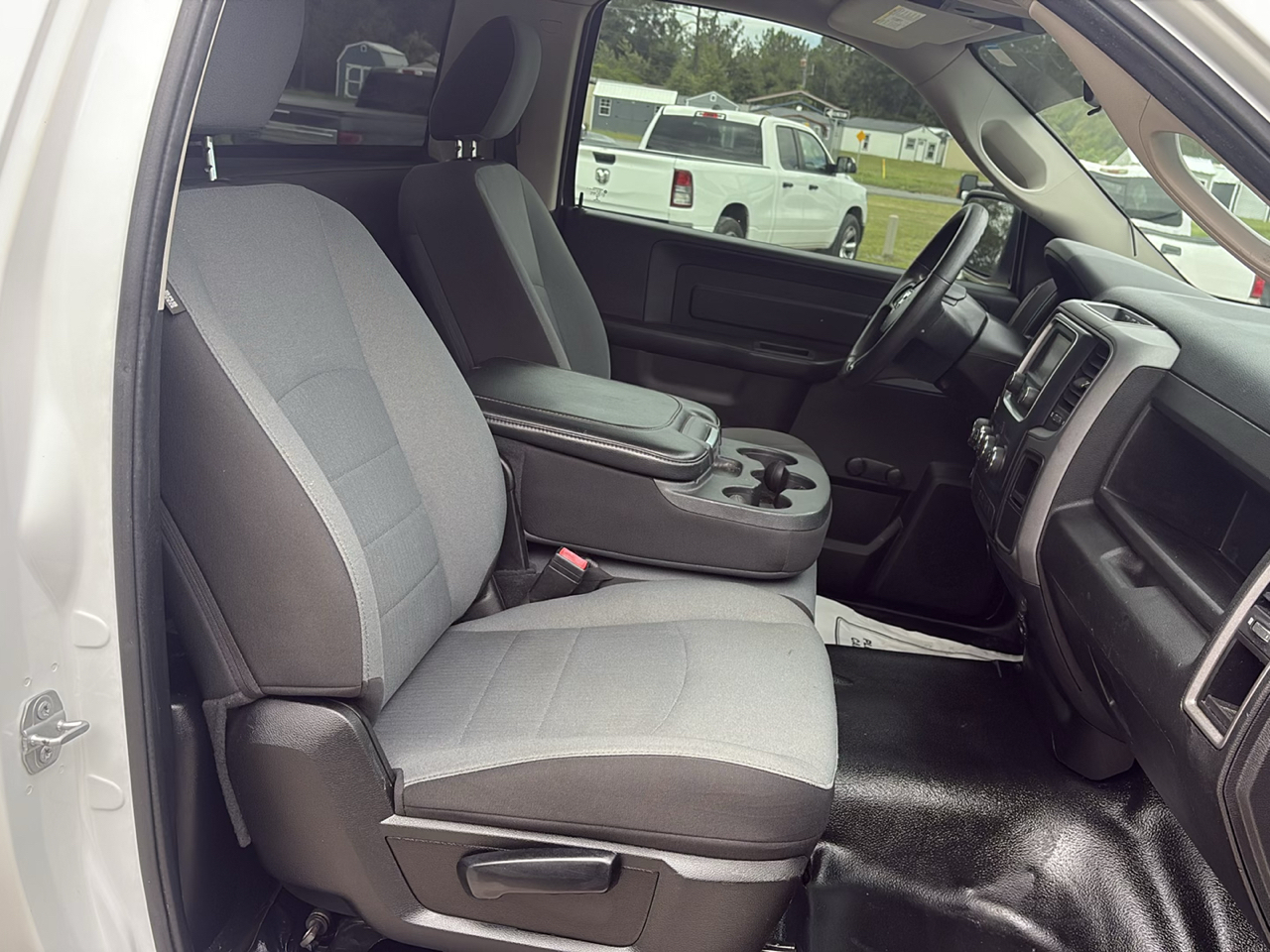 RAM 1500 Classic Tradesman 4x2 Reg Cab 8' Box 2022