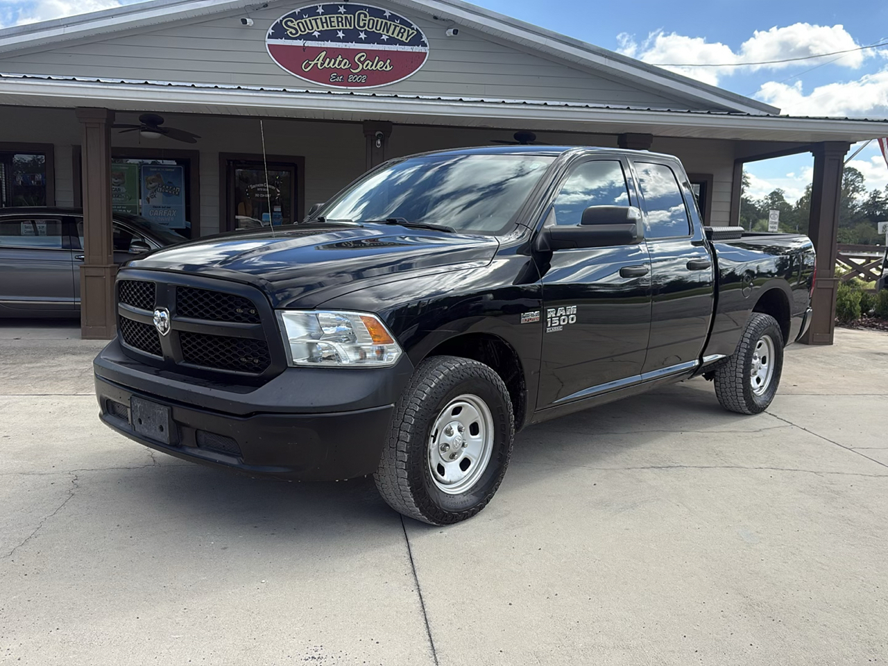 RAM 1500 Classic Tradesman 4x4 Quad Cab 6'4" Box 2022