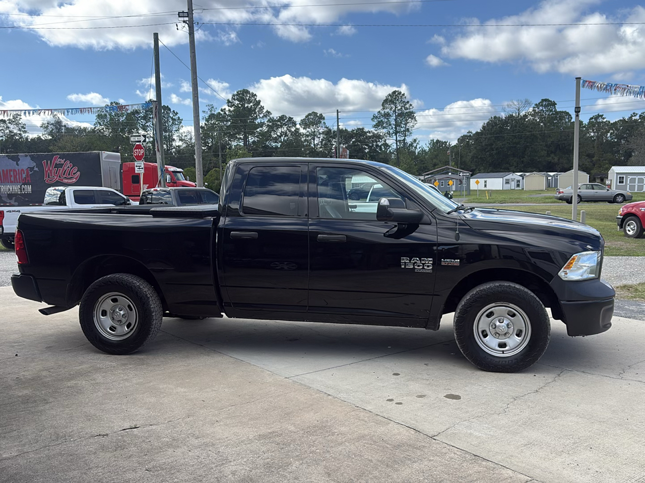 RAM 1500 Classic Tradesman 4x4 Quad Cab 6'4" Box 2022