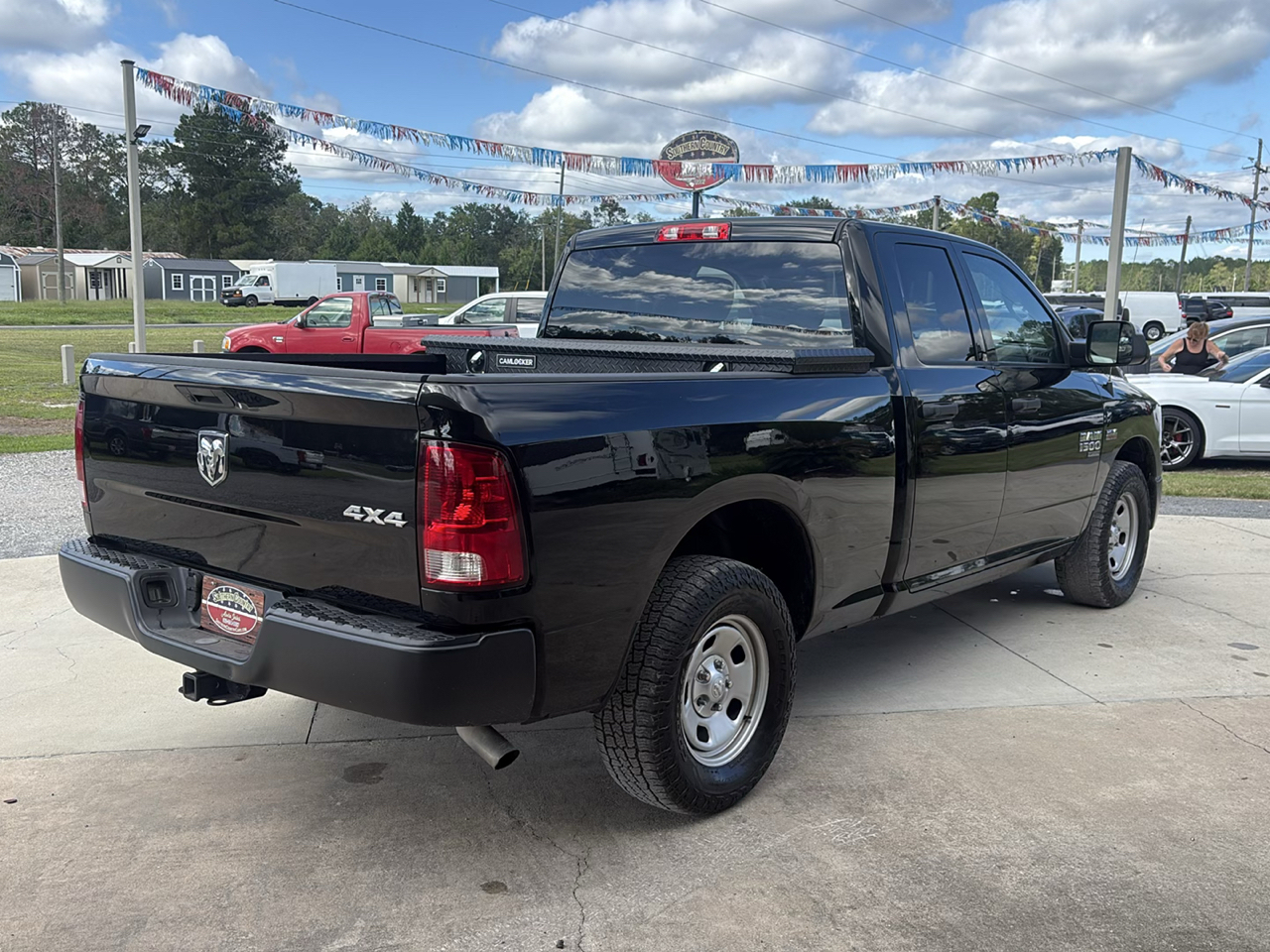 RAM 1500 Classic Tradesman 4x4 Quad Cab 6'4" Box 2022