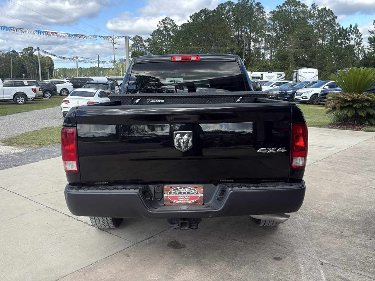 RAM 1500 Classic Tradesman 4x4 Quad Cab 6'4" Box 2022