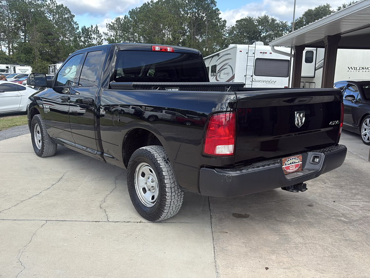 RAM 1500 Classic Tradesman 4x4 Quad Cab 6'4" Box 2022