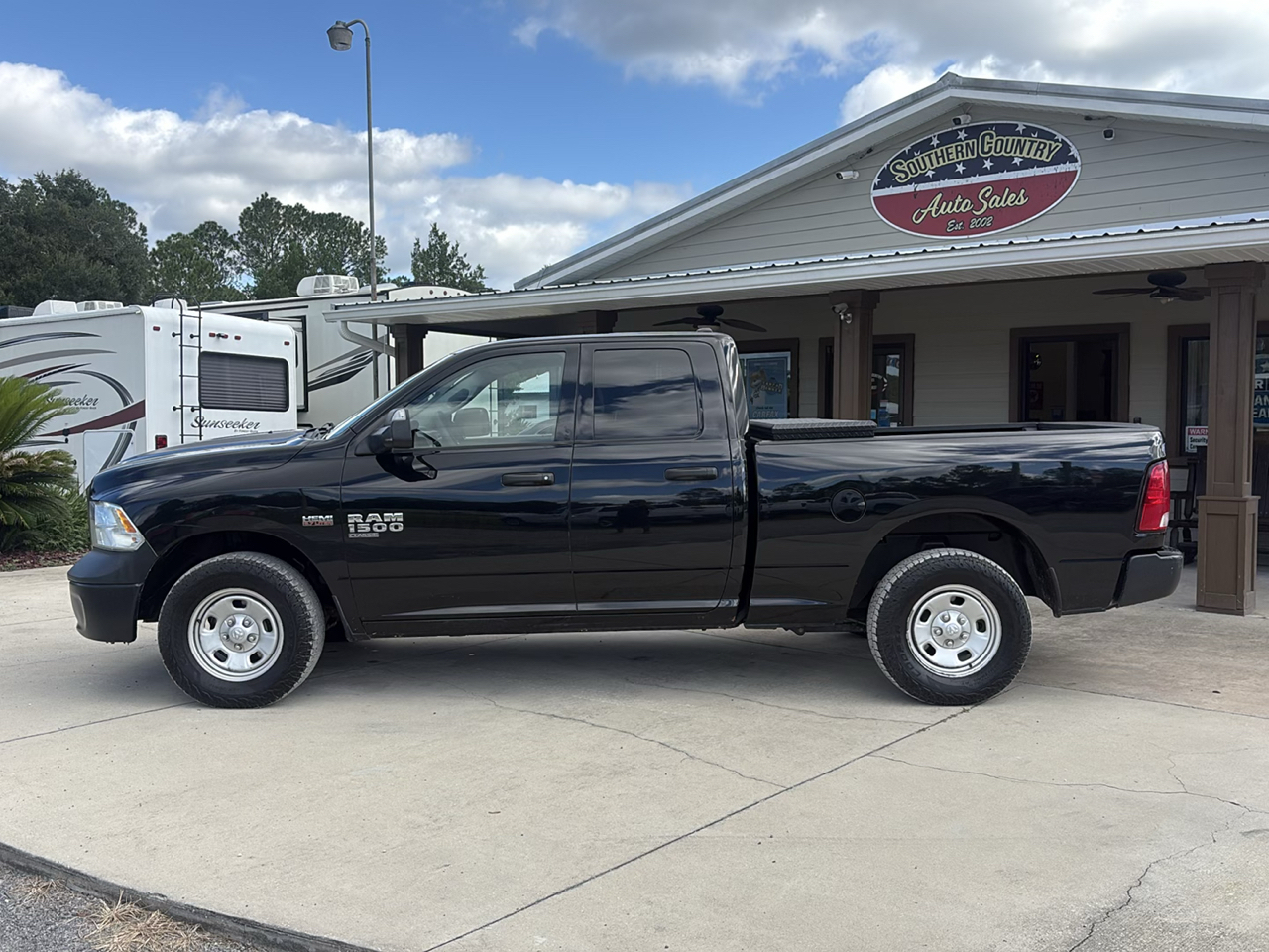 RAM 1500 Classic Tradesman 4x4 Quad Cab 6'4" Box 2022