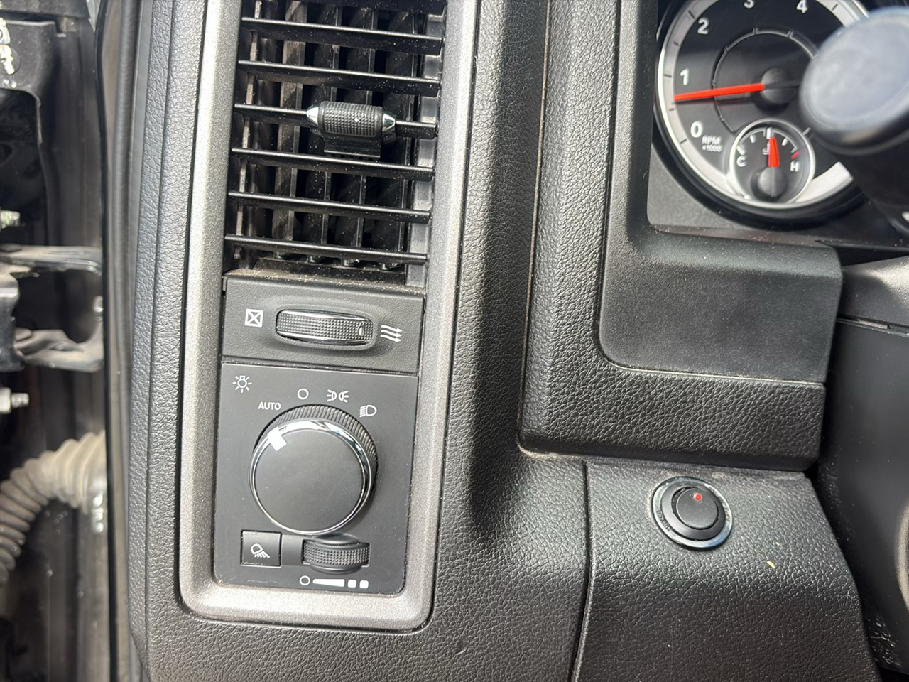 RAM 1500 Classic Tradesman 4x4 Quad Cab 6'4" Box 2022