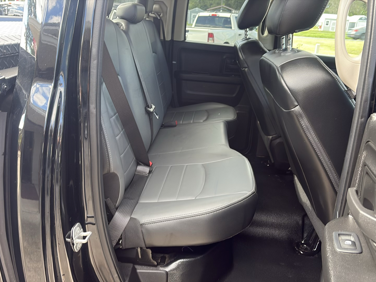 RAM 1500 Classic Tradesman 4x4 Quad Cab 6'4" Box 2022