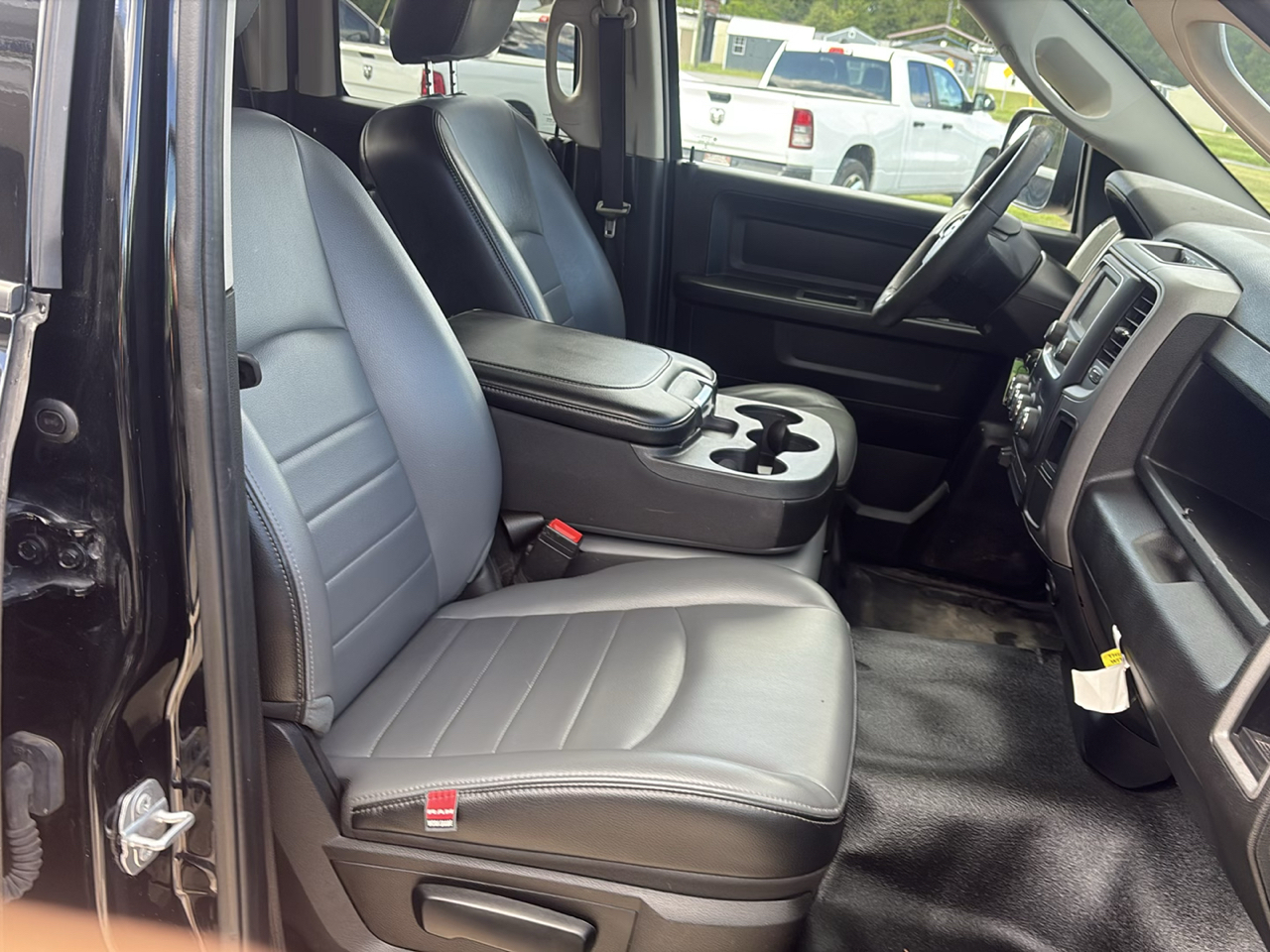 RAM 1500 Classic Tradesman 4x4 Quad Cab 6'4" Box 2022