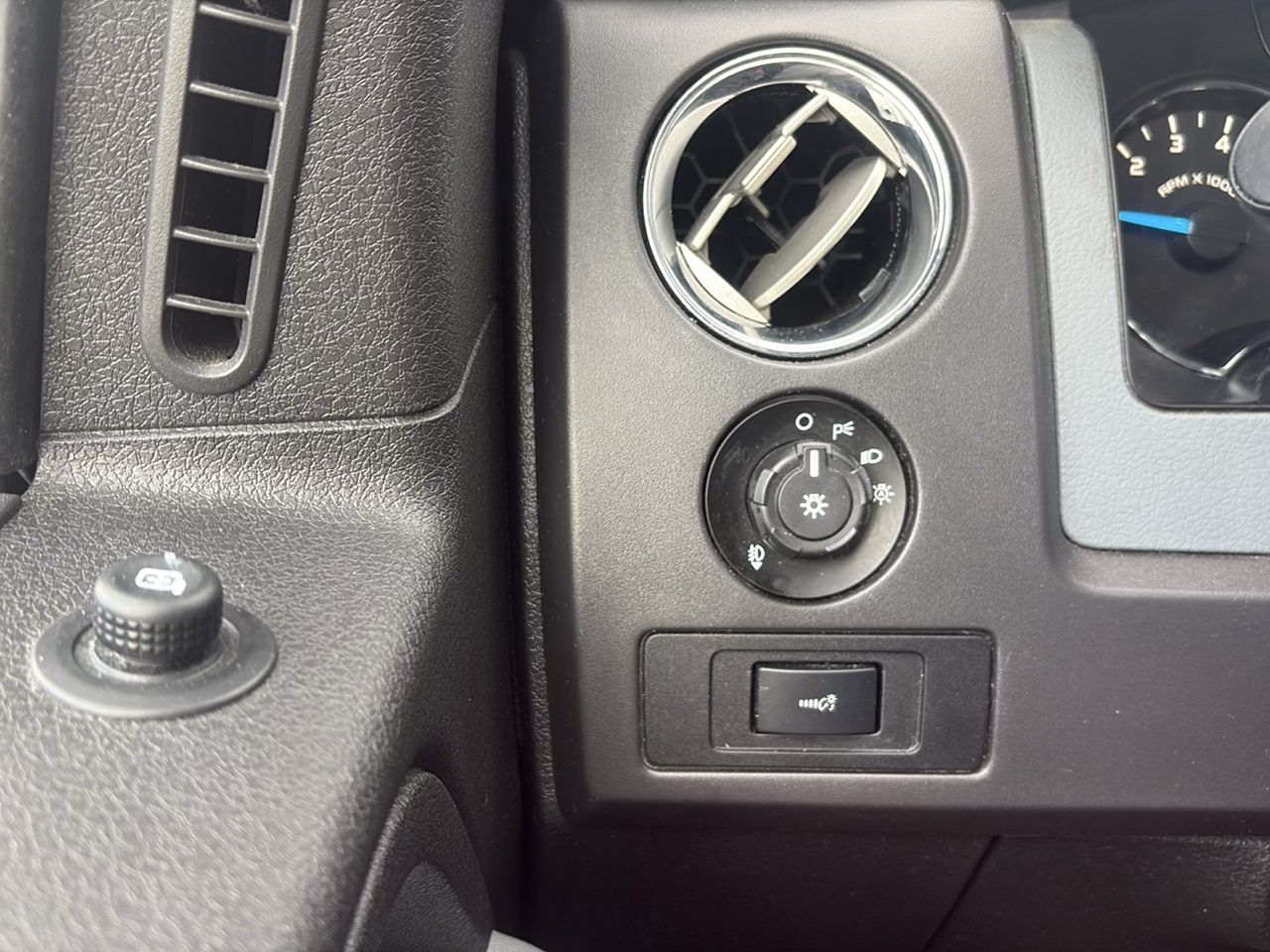 Ford F-150 2WD SuperCrew 145" XLT 2013