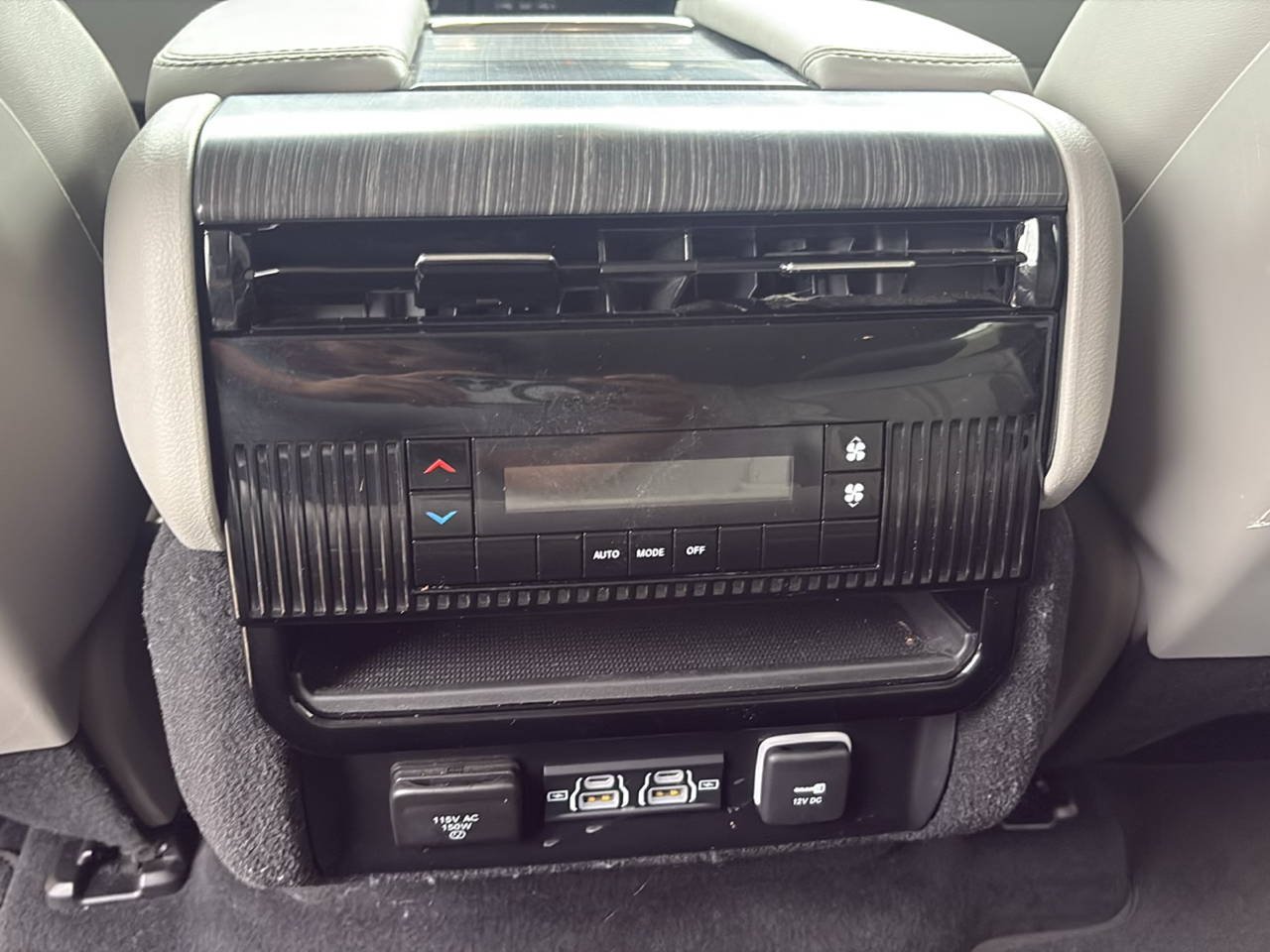 Jeep Wagoneer Series II 4x2 2024