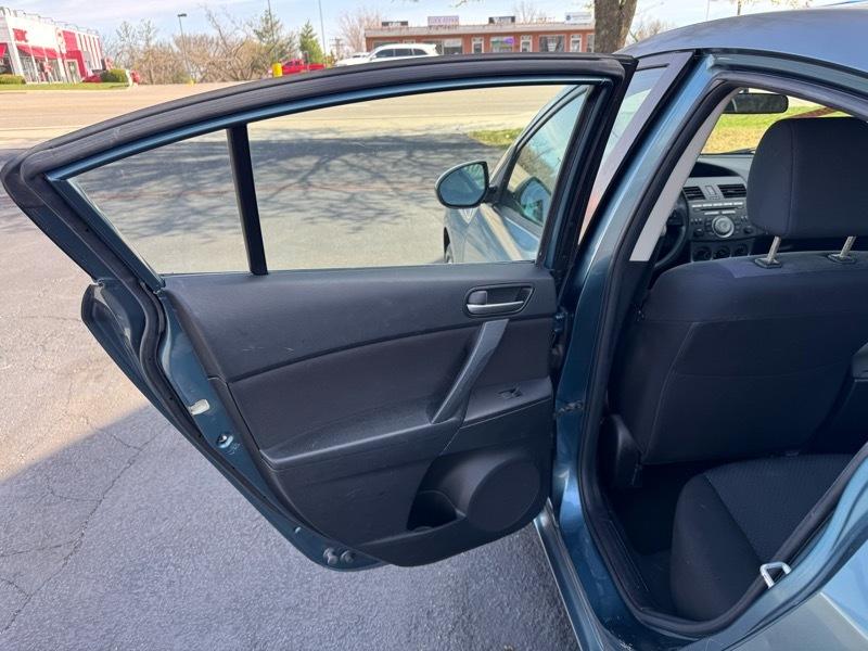 Mazda MAZDA3 i Touring 4-door 2010