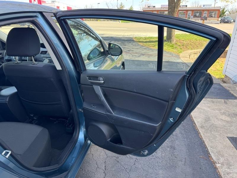 Mazda MAZDA3 i Touring 4-door 2010