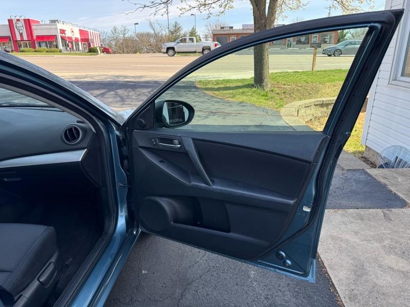 Mazda MAZDA3 i Touring 4-door 2010