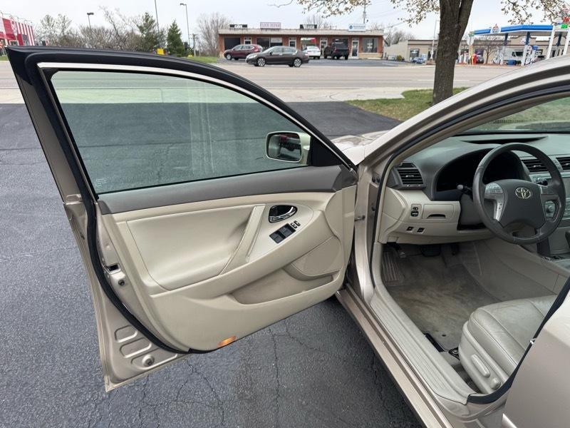 Toyota Camry Hybrid XLE 2009