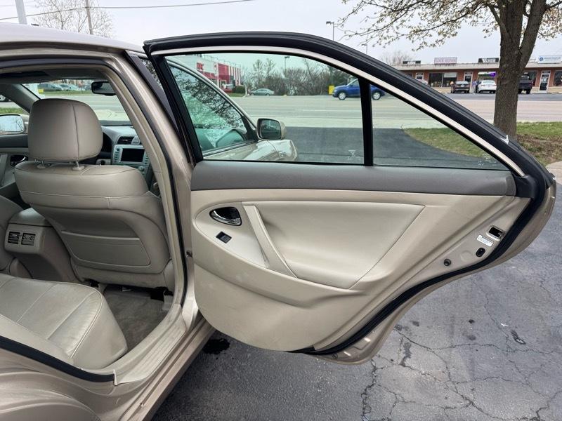 Toyota Camry Hybrid XLE 2009