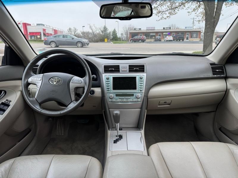 Toyota Camry Hybrid XLE 2009