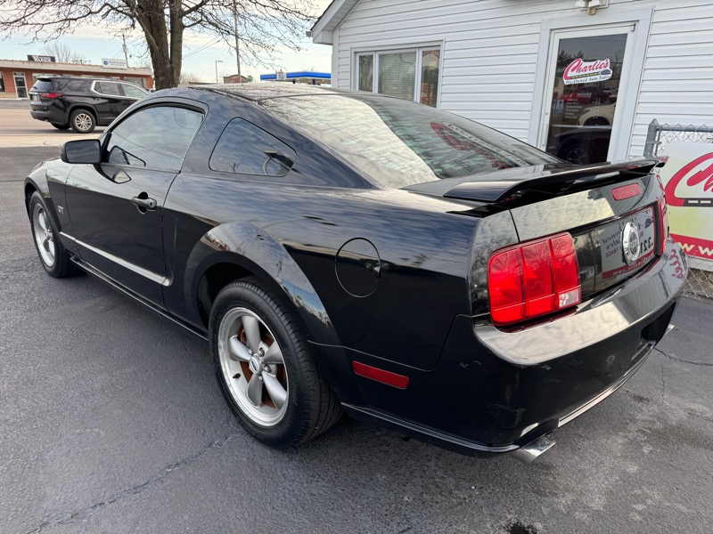 Ford Mustang GT Deluxe Coupe 2006